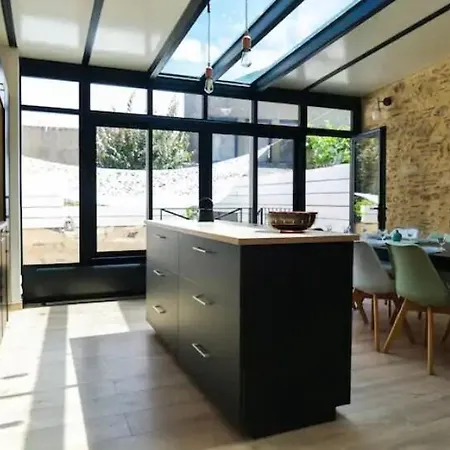 La Maison Pti Pierre, 3 Suites, Proche Plage, Gare Guest house